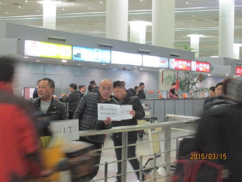 上海の浦東空港・携帯ショップ・2015年