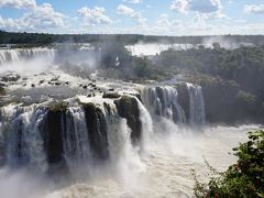 ブラジル側とアルゼンチン側からイグアスの滝を見る