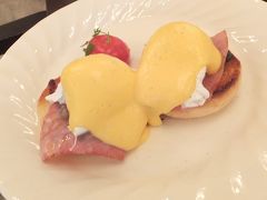 ２度目のシンガポール。ラッフルズに２泊・ジョホールバルに２泊など盛り沢山～③２日目：ラッフルズの朝食とホテル内の美しさ。