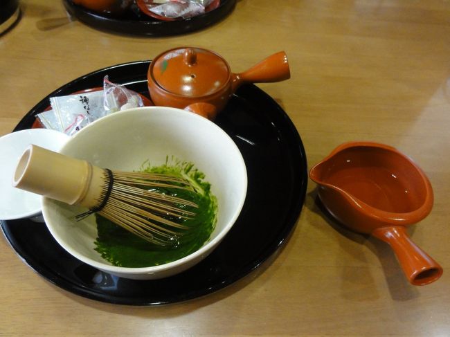 宇治茶道場　匠の館〜世界で一つの日本茶喫茶<br /><br />美味しいお茶の飲み方を丁寧に教えてもらいました。<br />　　　　　<br />