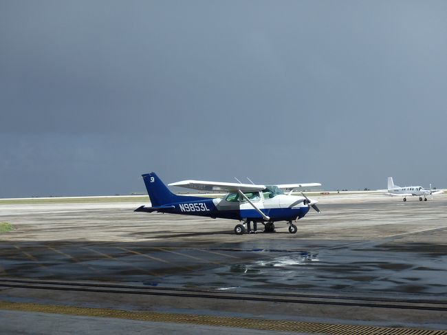 ユナイテッド航空の特典で手配していたパラオは、当初2015年2月に予定していましたが、急きょセントマーティンへの旅を入れたため4月に延期しました。<br />スケジュール変更の際、復路はスタンダード特典しか空席がなく、追加で12,500マイル必要となりましたが、グアムから東京の直行便に変更できたので、乗継でグアムも楽しめることになりました。<br /><br />★今回は、（グアム編）初めてのセスナ体験飛行そしてダウンタウンにちょこっと寄って帰国の巻です<br /><br />☆（パラオ編）福岡とグアム経由でパラオに移動しシュノーケリングとジェリーフィシュを堪能の巻はこちら→http://4travel.jp/travelogue/10996611<br /><br />※2月の爆風を浴びにカリブへ♪セントマーティン島はこちらです→http://4travel.jp/travelogue/10976830<br /><br />【行程】<br />☆4/3 東京〜福岡〜グアム〜パラオ<br />☆4/4 パラオ〜（夜行フライト）<br />★4/5 グアム〜東京←今回はココです<br /><br />【フライト】<br />03 APR NH 243 Y HND FUK 0830 1020（0725 0915に変更）<br />03 APR UA 166 Y FUK GUM 1150 1640<br />03 APR UA 193 Y GUM ROR 1925 2040<br />05 APR UA 186 Y ROR GUM 0020 0502<br />05 APR UA 873 Y GUM NRT 1705 1955<br />（UAエコノミー特典航空券「松山/東京(HND)/福岡(FUK)/グアム(GUM)/パラオ(ROR)/グアム(GUM)/東京(NRT)/宮崎」25,00マイル+12,500マイル+Taxの一部）<br /><br />【宿泊】<br />4/3-4 パラオ　VIP Guest Hotel　シングル　<br />（MAMLダイバーズで手配　62.5US$×2日）<br />