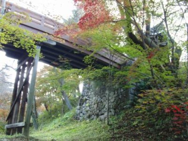 蓼科ドライブ　高遠城址編<br /><br />空堀から桜雲橋を見上げる〜この写真の景色をカレンダーで見て是非行きたいと計画したドライブ