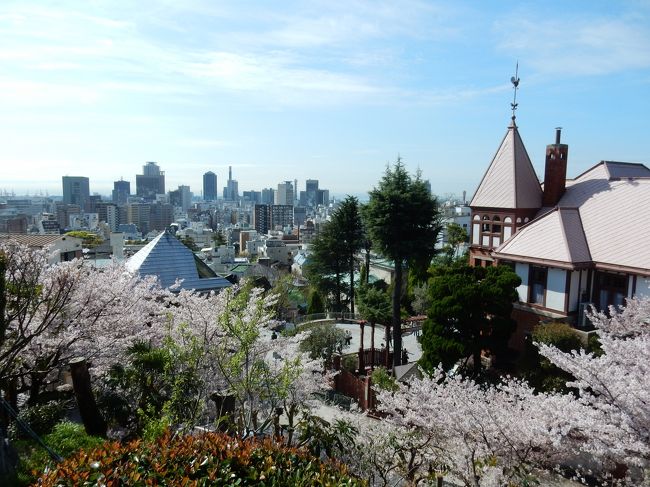 スカイマークの経営破たん。<br /><br />そのスカイマークがハブにしている茨城空港を利用して、同じくハブにしている神戸空港に飛び、神戸を中心に観光しました。<br /><br />茨城空港は思ったより遠かった・・・<br />けど、空港内は思ったより便利でした。<br /><br />旅行記の１本目は、雨の初日に訪れた元町やメリケンパーク・神戸のカフェと、２日目午前中に訪れた異人館です。