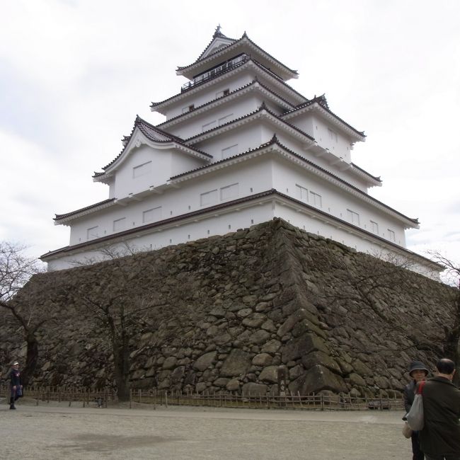 東武線を北上し、宇都宮・黒磯・郡山で乗り換えて、そのまま会津若松へ。<br /><br />福島ＤＣオープニング号の出発時間までは時間がありますので、鶴ヶ城を観光しました。　会津の歴史に大きく感銘を受けたあと、福島ＤＣオープニング号に乗車。<br /><br />駅の内外でセレモニーが開催されている中、新潟を目指して出発。　途中駅でもいくつか歓待を受けました。<br /><br />車掌さんの中には、新人さんみたいな方も乗車していて、丁寧に対応をしていただき、車内を楽しませてくれていました。　また戻ってきたくなるようなひとときを過ごせました。<br /><br />新潟からは深夜バスで帰京。　翌朝、無事帰宅しました。