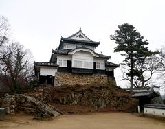 2015.2岡山学会旅行2-すばらしい備中松山城，霧の中の備中松山城展望台