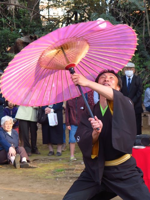 六義園b 江戸大神楽 《丸一仙翁社中》 曲芸に喝采 ☆水雲井の曲 六義園b 江戸大神楽 《丸一仙翁社中》 曲芸に喝采 ☆水雲井の曲