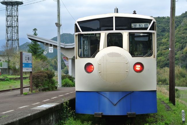 「バースデイきっぷ」とは、ＪＲ四国全線＋土佐くろしお鉄道の特急グリーン車が３日間乗り降り自由で10,280円の切符です。今回、バースデイきっぷを土日の２日間活用し、四国を3/4周してきました。大まかな日程は以下のとおりです。<br /><br />１日目<br />鳴門→徳島→(特急むろと)→牟岐→甲浦→(バス)→室戸岬→(バス)→奈半利→高知→(特急南風)→宿毛→(特急あしずり)→中村<br /><br />２日目<br />中村→窪川→江川崎→宇和島→(特急宇和海)→伊予大洲→(伊予灘ものがたり)→松山→(特急しおかぜ)→児島