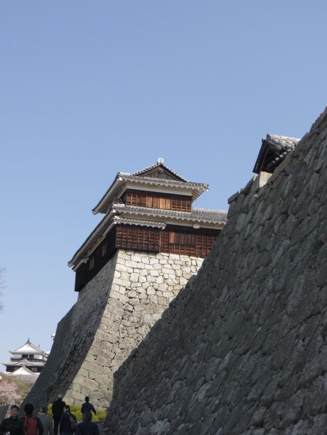 ３月２５日　ＪＡＬで松山空港へ　　愛媛県立美術館と坂の上の雲ミュージアムへ<br />３月２６日　松山城へ　　　　　　　午後、道後温泉へ移動<br />３月２７日　道後温泉でのんびり<br /><br />春の瀬戸内海は　美しく、日本はこんなに美しい国だったんだと　改めて感動しました。<br />愛媛の人々は、とても優しくて、３日間　嫌な思いをしたことは一度もありませんでした。<br />愛媛の人たちに　優しさをたくさん　いただきました！<br />ありがとうございました。