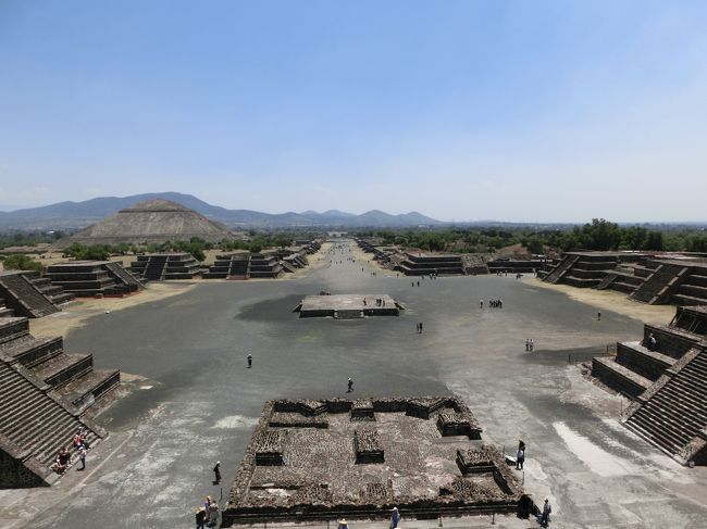テオティワカンは紀元前２世紀頃に建造されたメキシコ最大の宗教都市国家です。<br />最盛期には人口約20万人もいたそうです。<br />遺跡全体はとても広くて、ピラミッドには登ることができるので時間をかけてゆっくり訪れることが良いでしょうね。