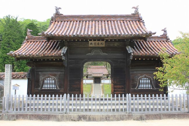 先日、日本遺産に登録された旧閑谷学校を見に行こうと思い、備前に出かけてきました。<br />どうせ行くのなら周辺の観光地もまわって、さらにおいしい魚介類を食べようと思い、和気の藤公園、牛窓のオリーブ園と日生(ﾋﾅｾ)も併せて出かけてきました。<br />あいにくの曇り空でしたが、おいしいものも食べ、充実した一日でした。