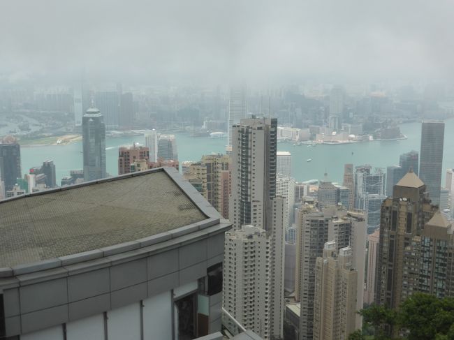 2014年8月10日～14日まで4泊5日、香港へ行ってきました。<br />初香港上陸。<br />そして、中国大陸の深セン、マカオにも足を延ばしてきました（深センもマカオも初訪問）。<br />海外一人旅は3度目ですが、いつもと同じ、広く浅く街ブラですｗ<br /><br />8月13日（4日目）は、天気は一日雨。<br />この日は、街ブラショッピングをして終了。<br />（そのため写真もほとんど撮ってません。）<br /><br />続く8月14日（最終日）は、香港駅で飛行機のインタウンチェックインをして荷物を預けた後、再び香港散策。<br />夕方に空港へ向かい、出発まで空港内をブラブラ。<br />そして帰国（帰国は関空ではなく羽田へ。その後実家でお盆休み。）。<br /><br />【旅費】￥74,431＋α<br />航空券（香港エクスプレス）往復￥33,412（空港使用料など諸々込み。行きは関空発・帰りは羽田着。）<br />ホテル　Ibis Hong Kong North Point（宜必思香港北角酒店）￥41,019<br />その他、現地での交通費・食費・雑費など<br /><br /><br />※詳細な旅行記はこちらにも↓<br />http://blog.livedoor.jp/gakusan55/