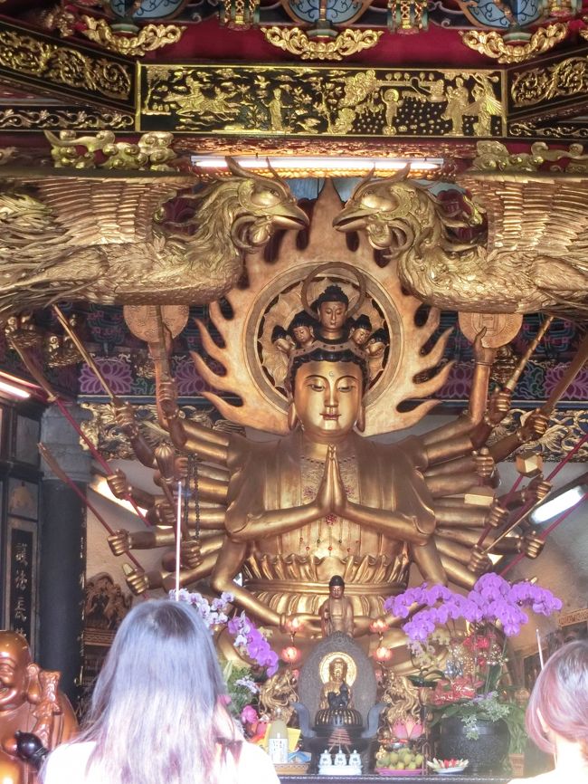 台湾の旅行記は4度目、旅行は6度目。<br /><br />今回のテーマは、欲張らずゆったりのったり過ごす。です。<br />でも、やっぱり欲張ってしまう自分もいます。<br /> 途中まで友達と2人旅、それ以降は2年ぶりの1人旅。<br /> 今回の旅行記は【7】まで続く予定です。ちょっとダラダラな公開になりそうですが、旅の参考になれば幸いです。<br /><br /><br />ちなみに前回の旅行記はこちら<br /> まふりらのぶらり一人旅 2011年9月21〜27日<br />http://4travel.jp/traveler/timpui/album/10606344/<br />まふりらのぶらり2度目の一人旅 2012年6月8日〜12日 <br />http://4travel.jp/travelogue/10679300<br />まふりらの台湾今度はぶらり二人旅 2014年9月10日〜16日<br />http://4travel.jp/travelogue/10930695<br /><br />【6】は9日中の7日目についてです。路線バスで少し出かけます。