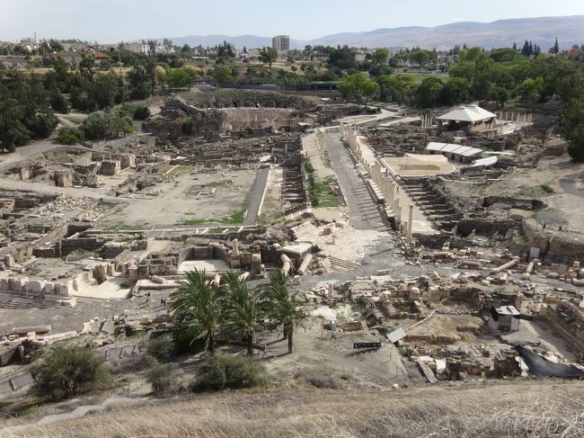 「ベト・シェアン遺跡」は「イスラエル北部」の「エズレル平野」に位置する「１８層」に及ぶ「古代の都市遺跡」です。<br /><br />古くは「紀元前５０００年頃」の「遺構」も残っており「旧約聖書（サムエル記、ヨシュア記）」や「エジプトの文書」にも登場します。<br /><br />