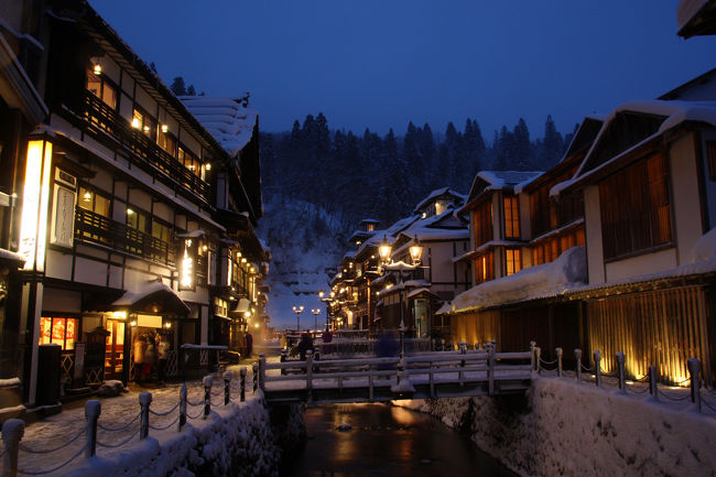 14th-16th Feb2015<br /><br />山形県尾花沢市の銀山温泉と、秋田県横手市で開催されるかまくら祭りへ行って参りました。<br />仙台から東北入りして、初日には山形県の銀山温泉泊。翌日横手入りしてかまくら祭りを楽しみました。<br /><br />前編 銀山温泉編