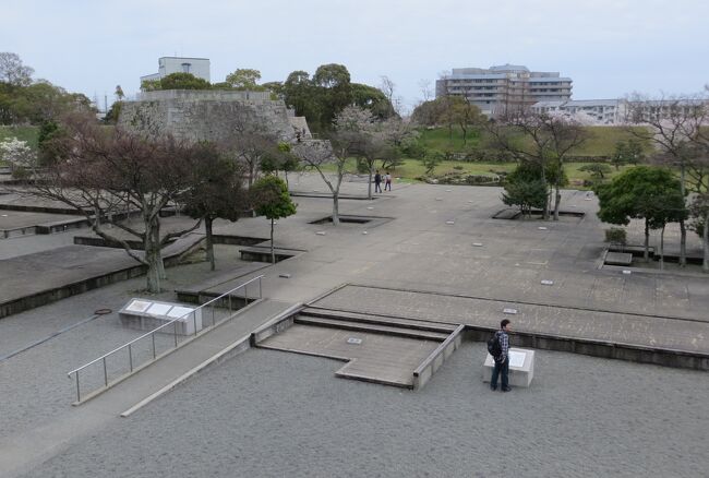 忠臣蔵でお馴染みの赤穂義士の故郷、赤穂城の紹介です。再建された本丸櫓門の上階には、発掘調査や再建工事関係の展示室がありました。