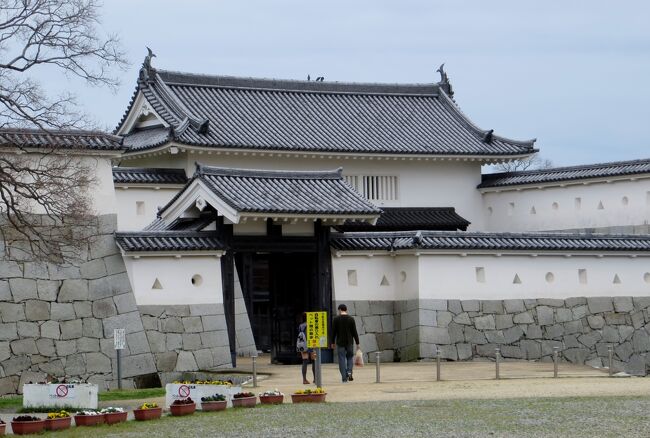 忠臣蔵でお馴染みの赤穂義士の故郷、赤穂城の紹介です。発掘調査や文献調査を基に、復元工事が進捗していた、日本百名城の一つです。