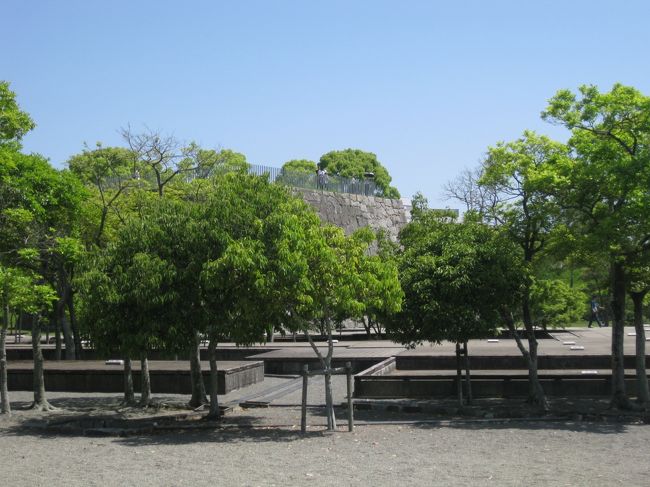 備前からの帰りに赤穂城に寄りました。<br />初めてではないので本丸跡をさくっと回りました。<br />赤穂城は入城無料です。<br /><br /><br />大石神社の5月5日は大石力(主税)餅をイベントをしてました。<br />餅つきして参詣者にふるまうようです。14時開始でした。<br />少しだけ見て餅つき終わるのを待たずに帰りました。<br /><br />