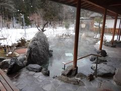志戸平温泉_Shidodaira Onsen　清流沿いで雪見風呂！源泉ストレートの温泉と美味しい料理