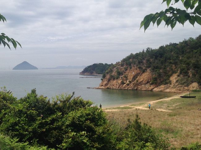 大阪の夫の実家から、クルマで姫路城～小豆島～直島を３日間で巡りました。<br />フェリーに車を乗せるのは意外と高額ですが、まぁ新幹線もけっこうするし、現地でレンタカーするのとあまり変わらないかな。小豆島は車があったほうが俄然便利です。<br /><br />1日目：大阪→姫路→小豆島<br />2日目：小豆島→高松<br />3日目：高松→直島→大阪<br /><br /><br />