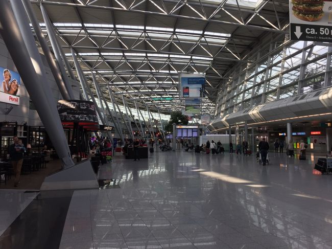 今回は以前に引き続きドイツの東北部を廻る計画でスタートしました。成田発11時のANA デュッセルドルフ便からスタート。定刻通りデュッセルドルフ空港に到着、そのまま隣接のマリティムホテルにチェックイン。今日は空港内を散策しておしまい。