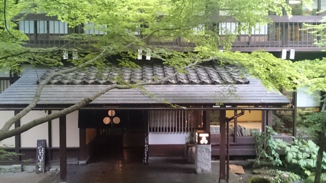 2015年のGWは、４泊５日で北陸石川県の能登・金沢・鶴来と信州長野の戸隠へ行ってきました。<br /><br />この旅行記は、5月3日-4日の白山鶴来「和田屋」編です。<br /><br />2012年12月に初めて宿泊してから、お気に入りの宿に・・・<br />また宿泊したいなーってことで、北陸新幹線開通記念で再び訪問しました。<br />この「和田屋」(ワタヤ)さんは、美味しいものを食してのんびりゆったり出来るお宿です。<br />そして、今回も、キュートな六代目女将の爽やか笑顔に癒されました。<br /><br />丁度、「うらら白山人春祭2015」が開催されており、白山比咩神社(しらやまひめじんじゃ)の表参道から御社殿へと続く参道のライトアップ「光の回廊」や伝統芸能を披露する「ムーンライトコンサート」なども楽しんじゃいました。<br /><br />信州戸隠のパワースポット・水芭蕉編へ続きます。<br /><br />[全行程]<br />○5月1日　羽田空港→能登輪島　5月2日　輪島→金沢　5月3日　金沢→鶴来　5月4日　鶴来→戸隠　5月5日　戸隠から帰京<br /><br />2015GW輪島＆金沢の観光編は、↓です。<br />http://4travel.jp/travelogue/11008797<br /><br />2015GW信州戸隠のパワースポット・水芭蕉編は、↓です。<br />http://4travel.jp/travelogue/11009354<br /><br /><br />2016.02.20追記<br />和田屋の聡子女将さん頑張ってますね。<br />https://yado-resort.com/#<br />https://yado-resort.com/chubu-hokuriku/wataya/