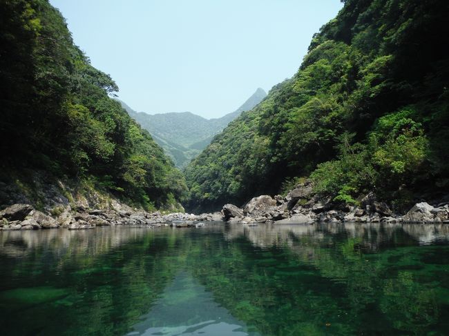 この日はツアーに参加し、安房川でリバーカヤックをしました。<br />とても綺麗な川でゆっくりとカヤックを漕いでいると、静かな時間が流れていきました。