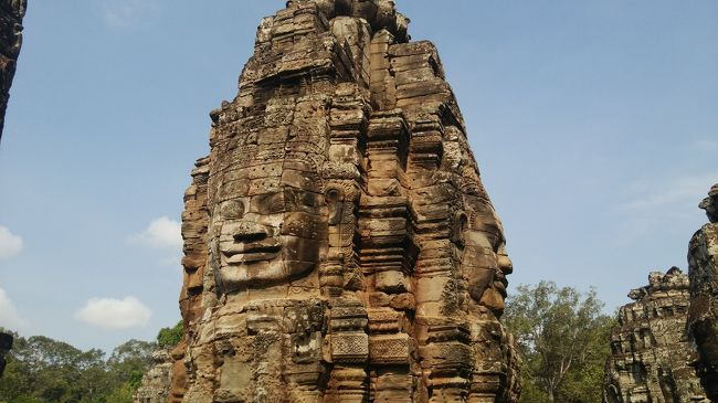 一人旅海外デビュー戦です。<br /><br />夫は転勤したばかりで<br />休めないらしく…<br />じゃあ、一人で行ってくる！<br /><br />デビュー戦に選んだのは…<br />「カンボジア」<br /><br />あの神秘的な異空間に<br />自分が存在する瞬間を想像するだけで<br />心臓がバクバクする…<br /><br />一人旅と言ってもツアー参加です(笑)<br /><br />旅行費用<br />トラピックスツアー代金→ 69800円<br />コリアンエアー<br />（千歳～ソウル～シュリムアップ）<br />&amp; ホテル3泊 &amp; 観光 &amp; 食事付<br /><br />一人部屋代金 → 10000円<br />サーチャージ →  9000円<br />空港税等    →  6250円<br />高速バス(帯広～千歳) → 6400円<br />e-VISA(40US＄)→ 4877円<br /><br />合計       → 106327円<br /><br /><br />宿泊ホテル:シティアンコールホテル<br /><br /><br /><br />３０代 女一人旅 ｉｎカンボジア①<br />　http://4travel.jp/travelogue/11009911<br /><br />３０代 女一人旅 ｉｎカンボジア②<br />　http://4travel.jp/travelogue/11022877<br /><br />３０代 女一人旅 ｉｎカンボジア③<br />　http://4travel.jp/travelogue/11023752<br /><br />３０代 女一人旅 ｉｎカンボジア④<br />　http://4travel.jp/travelogue/11025033<br /><br />tabizumaの旅行ブログ カンボジア編２０１５<br />　http://tabizuma.com/category/cambodia/