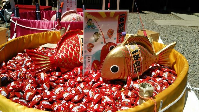 ゴールデンウィークも何もなく終わり 母の日もまたしかり。<br /><br />神社用の御朱印帳を求めて 川越の氷川神社に行ってきました<br />ここの御朱印帳は とても素敵なんですよ<br /><br />今 使っているものは「東京十社」なので 別にもう一つ欲しくて探していました<br /><br />同じ敷地にある「氷川会館」で ランチの予約をしておきました<br />むすびカフェ 五月十一日は「和食の日」でした<br />曜日によって フレンチの日もあるんです