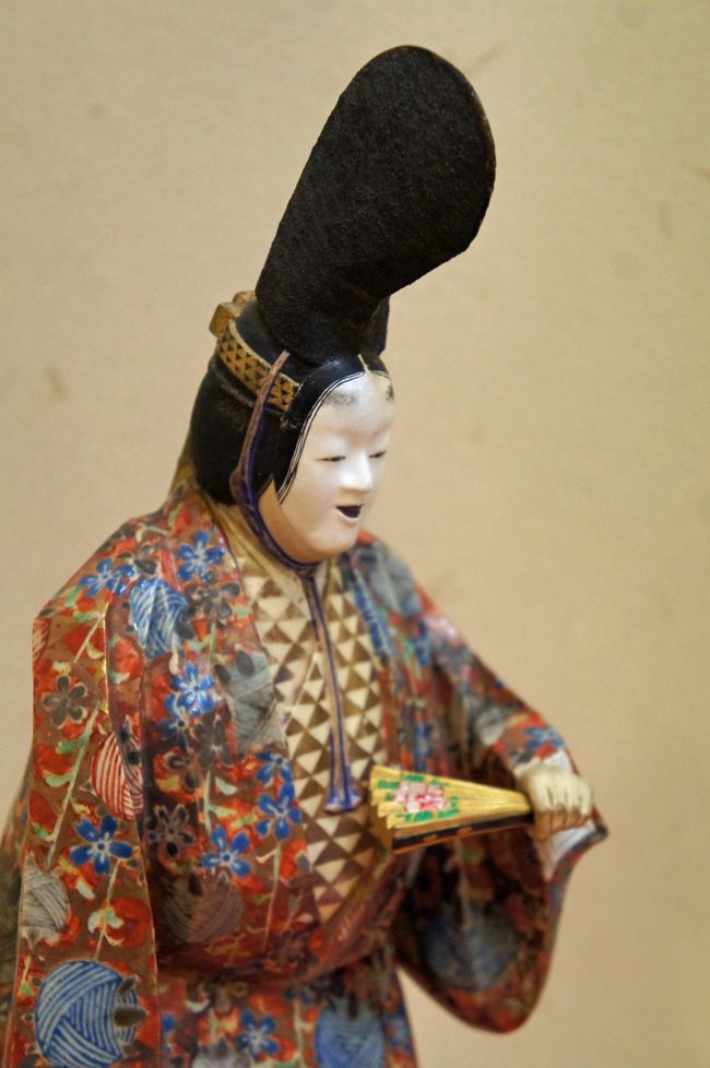銀座の東哉さんより銀座金春通りに昭和11年に店を出して80年になるので傘寿の展示会を開く案内をいただきました。国立新美術館なる六本木から日比谷線で一本なので出掛けてきました。古い良いものがたくさん並んでいました。今ではもう出来ないであろう作品には驚かされました。