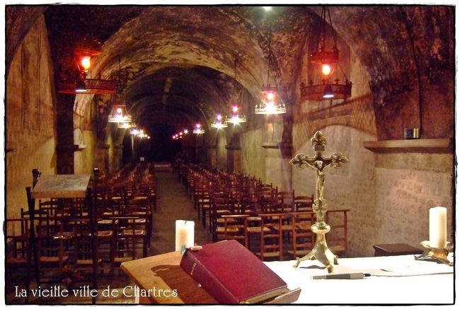 カルヌーテース Carnutes の聖なる地を歩く・・　La vieille ville de Chartres, France