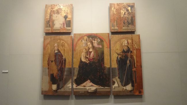 到着後、メッシーナ博物館から見学を始めました。<br /><br />写真は、展示品。