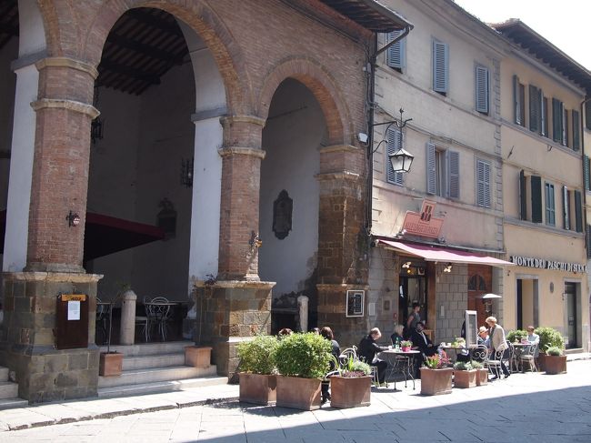 モンタルチーノ（Montalcino) トスカーナの小さな町、
