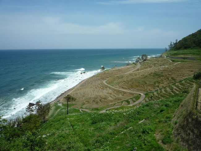 二度目の能登半島の旅は、前回に廻れない場所を訪れる旅となりました♪（＾＾）<br />前日の夜に金沢へ入りましたが、天候は台風の影響で荒れ模様でした。（・。・；<br />しかし、翌朝は風は強いものの晴天です♪（＾０＾）<br />それでは前回廻れない観光地巡りを、西回りでスタートです♪（＾・＾）<br />初日：金沢→千里浜→気多大社→妙成寺→能登金剛→巌門→機具岩♪<br />二日目：能登空港→輪島朝市→千枚田→七尾城趾♪<br />宿泊は、和倉温泉♪（＾＿＾）