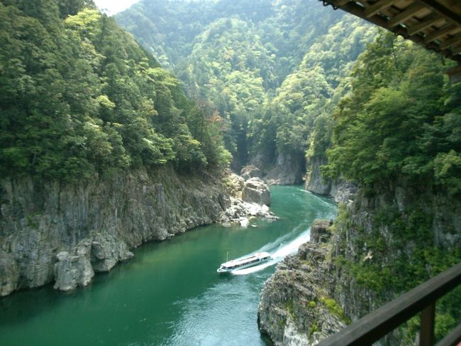 数年来気になっていた所にようやく行けました<br /><br />このホテルは奈良、和歌山、三重3県に接する位置にあります<br /><br />眺めは瀞八丁