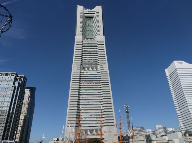 横浜のみなとみらいの、ロイヤルパークホテルの下のなんとかドックとかいうところで、<br />リトルマーメイド(ディズニーのお話です)のプロジェクションマッピングがあること、<br />中華街でのディナーチケットがあったこと、和装での記念写真撮影があったこと、<br />たまたまパパが月曜が横浜で仕事だった、といういろんなことが重なったので、<br />その前日の日曜日にロイヤルパークにお泊まりをしました。<br />ロイヤルパークに行ったのは、友人の結婚式以来でした。
