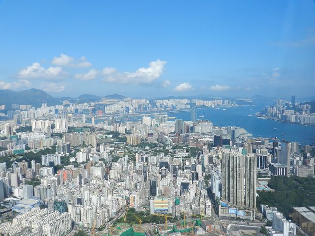 香港は、中国だけど、ちょっと違う感じがする。それを確かめたくて、３度目の中国旅行は、香港・マカオに決定。このツアーを選んだのは、ホテル「ベネチアン・マカオ」に泊まれるから。それと、世界遺産になっているマカオの街を歩いてみたかったから。