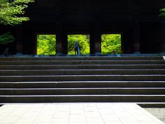 新緑溢れる街なかを巡る