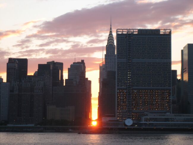 マンハッタンの地形と摩天楼が織りなすSunset Show