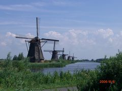 風車が並ぶキンデルダイク（Kinderdijk）