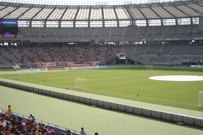 子供の所属するサッカーチームがJリーグの試合前のイベント「キッズマッチ」に参加することになり、味の素スタジアムにサッカー観戦に出かけました。味の素スタジアムでのJリーグ観戦は初めてでしたが、設備も整っており、ゆったりと観戦できました。