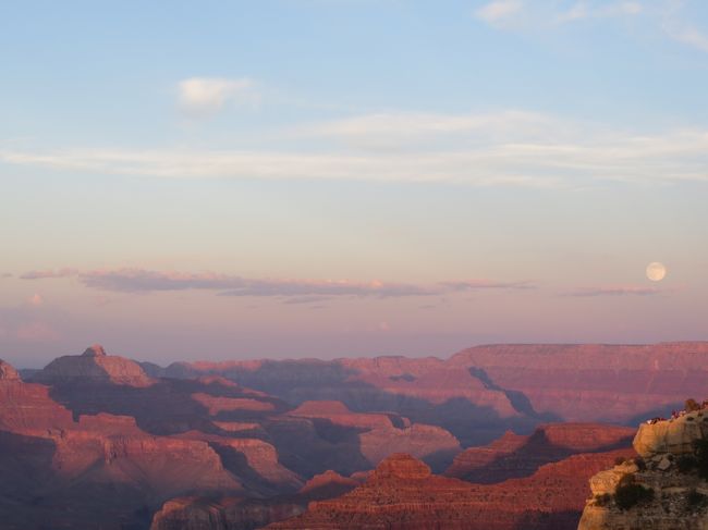 アメリカ西部グランドサークルと、ヨセミテなどアメリカの大自然を堪能しました。<br />旅程<br />8月17日　中部→JL3084→成田→JL62→ロサンゼルス→JL7580→ラスベガス<br />　　　　ラスベガス<br />8月18日　ザイオン国立公園、ブライスキャニオン国立公園、ホースシューベンド<br />8月19日　アンテロープキャニオン、モニュメントバレー<br />8月20日　セドナ、グランドキャニオン<br />8月21日　グランドキャニオン、ルート66、ラスベガスへ<br />8月22日　ラスベガス<br />8月23日　ラスベガス→JL7517→ロサンゼルス→ZK7200→マーセド<br />　　　　　マリポサ<br />8月24日　ヨセミテ国立公園<br />8月25日　ヨセミテ国立公園<br />　　　　　マーセド→ZK7200→ロサンゼルス<br />8月26日　ロサンゼルス<br />8月27日　ロサンゼルス<br />8月28日　ロサンゼルス→JL61→成田→JL3087→中部