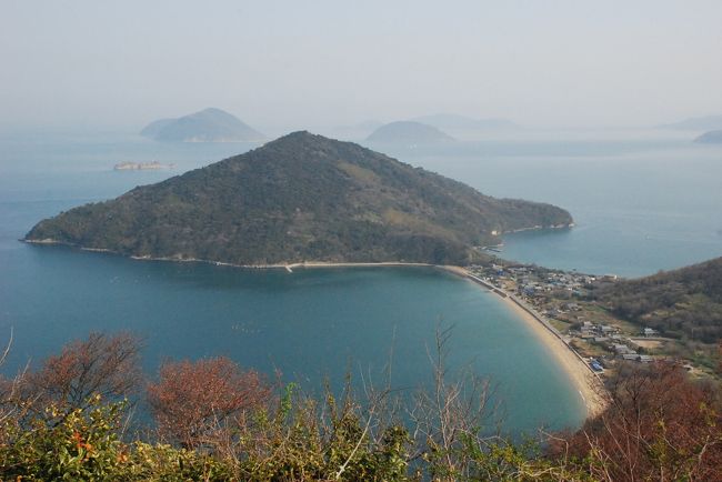 今日は城ノ山に登り、スクリューの形をした島の全景を見渡します。<br /><br />そして、スクリューのプロペラをつないでいる砂浜を実際に歩いて体感します。<br />