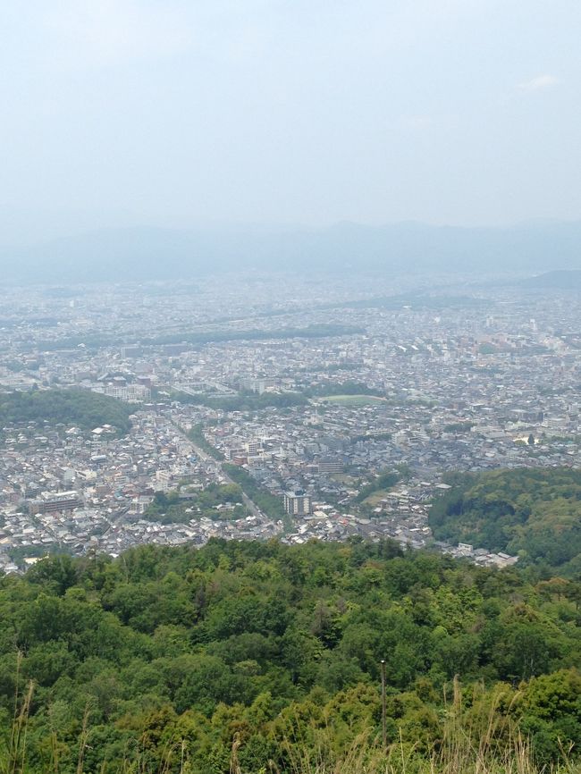 お天気のいい日が続くので、京都の大文字山に山歩きをして来ました。<br />ハイキング感覚で...と口コミにありましたが、汗だく。<br />しかし、達成感もありでよかったです。