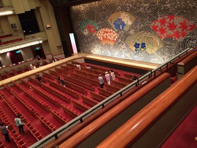 新橋演舞場に座オペラを見に行きました。一泊二日で築地・浅草・スカイツリー・東京駅近辺の夜景ツアーも廻り結構充実した二日間でした。やはり期待以上に座オペラは良かった迫力ありました生は違いますね。でももう少し前の席で有ればかなり違ったかもです。初日の昼に築地にお寿司を食べに行きましたが市場がお休みで場外での寿司でも美味しかったです。浅草寺は修学旅行生・アジア系の外国人が目立ちました。念願の亀十のどら焼き・豆大福も美味しく頂きました。あまり期待していなかったホテルもお部屋のグレードアップもあったせいか快適にすごせました。朝食ビュッフェもおいしかった。国内は京都ばかりだったのですが東京も見るとこ結構あるしまた今度ゆっくり廻りたいと思わせる旅でした。