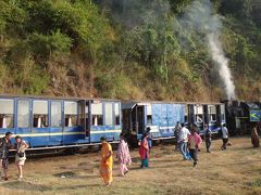 15年春節～インド南部の旅◇07 蒸気機関車に押されて茶畑の間を行く ニルギリ山岳鉄道