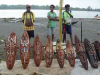 セピック川の人々：　ニューギニア一周クルーズ（５）