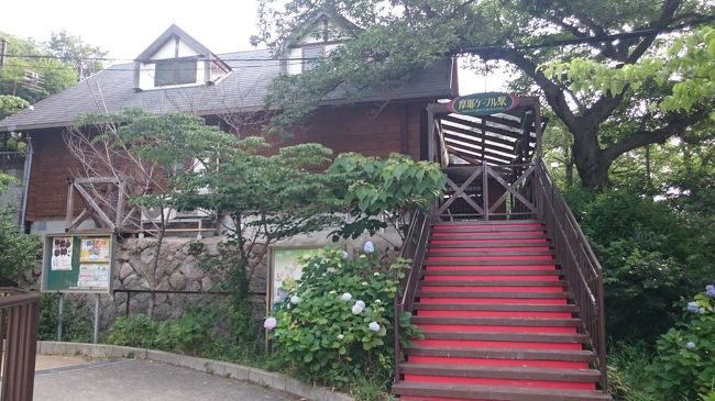 新神戸近辺に宿泊したので、摩耶山付近を散策しようと思い、走り出す。<br />ホテルから東方面に向かうと、緩やかな坂が続き、摩耶山ロープウェイの看板で山側に折れる<br />ここからは地獄の坂道で、かなりきつい急坂でトレーニングには最適。<br />摩耶山ロープウェイ駅から帰りは思いっきり下り、王子公園の周回ランニングコースを回り<br />全行程７kmの気持ち良いランでした。