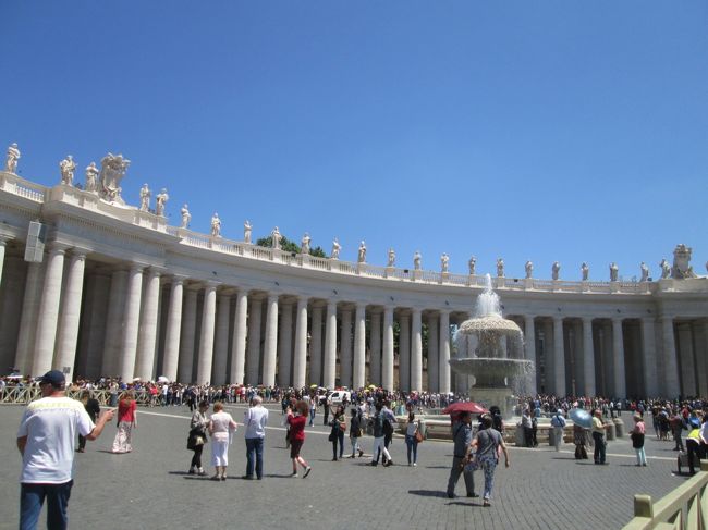 ヨーロッパの6つの小国めぐり。<br /><br />ルクセンブルグ、リヒテンシュタイン、サンマリノと三カ国の観光が終わった。<br /><br />今日はローマの中にある世界一小さな国家ヴァチカン市国の観光です。<br /><br />カトリック教会の総本山、サンピエトロ寺院です。<br /><br />ヴァチカン美術館、サンピエトロ大聖堂、サンピエトロ広場などを観光しました。<br /><br />夕方からローマの散策も楽しみました。