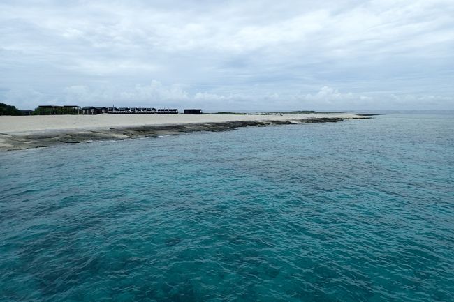 那覇のとまりから渡嘉敷島との中間地点にあるボートで２０分の慶良間諸島国立公園チービシのナガンヌ島にシュノーケルしに行ってきました。<br />海はそれほど綺麗ではなく海中の景観もよくなくサンゴ礁も魚も少なく遊泳可能領域も狭くライフジャケット着用が強制されるため自由のきかない窮屈なシュノーケルとなりましたが海亀と一緒に泳ぐことができたのが最大のポイントです。ツアーではないシュノーケルでウミガメと一緒に泳げたのはアメリカンサモアとナガンヌだけです。何も無い島で５時間滞在は少々退屈でしたがのんびりした休日を過ごすことが出来ました。<br />那覇では久々にアウトレットモールあしびなーに行って、近くのちゅらＳＵＮビーチ（豊崎ビーチ）にもはじめて行ってみました。<br />先月は天候不良で粟国島へのフライトが欠航して行くことができず断念したのですがこの日は運行されていました。<br /><br /><br />過去に訪問した沖縄の離島は下記のとおり<br /><br />ナガンヌ島<br />南大東島<br />水納島<br />津堅島<br />伊是名島<br />鳩間島<br />西表島<br />バラス島<br />黒島<br />小浜島<br />波照間島<br />与那国島<br />伊江島<br />はての浜<br />一着島<br />久米島<br />奥武島（久米）<br />奥武島（名護）<br />奥武島（南城）<br />藪地島<br />瀬長島<br />浜比嘉島<br />屋我地島<br />宮城島 (大宜味村)<br />宮城島（うるま）<br />伊計島<br />瀬底島<br />平安座島<br />座間味島<br />阿嘉島<br />慶留間島<br />外地島<br />来間島<br />大神島<br />下地島<br />池間島<br />伊良部島<br />宮古島<br />石垣島<br />由布島<br />竹富島<br />渡嘉敷島<br />久高島<br />古宇利島