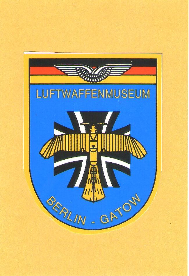 　今回　伯林のに3泊して博物館をゆっくり見学する計画を立てた。伯林は1997年訪問時から4回目になるが、その後東西独逸時代に拡散していた美術品等の展示替えが行われ、やっと落ち着き、しかるべき博物館にテーマごとに収まった。<br /><br />　そんな時ネットで調べていたら郊外の飛行場を利用した空軍博物館「Luftwaffenmuseum」。正式には「Militaer historisches Museum」がある事が分った。この大昔の軍国少年、是非見学せずばなるまいと、さらに調べたら、この４tra のメンバーの中にすでに訪問されている方があった。ただその旅行記には詳しい事が載っていないのは残念であったが。<br /><br />場所については　&quot;Google Earth&quot; と云う真に便利なものがあるのでこれでその位置が分る。それに行き方も独逸鉄道のＨＰで検索すれば一発で迷わず目的地までいけるのは実に有難い。　てなわけでさっそく訪ねる事とあいなった。